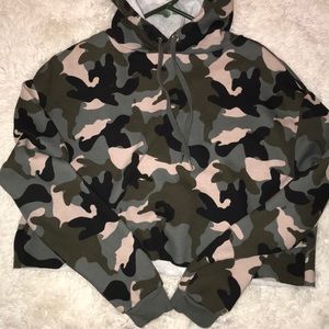 camo cropped hoodie • H&M
